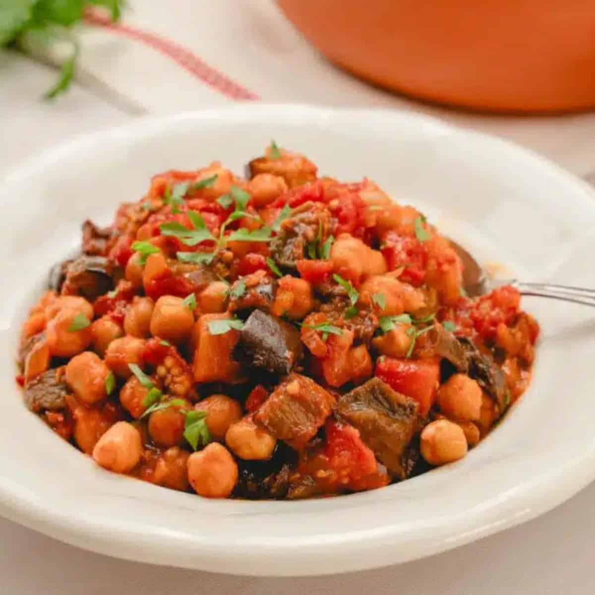 A serving dish of vegan maghmour.