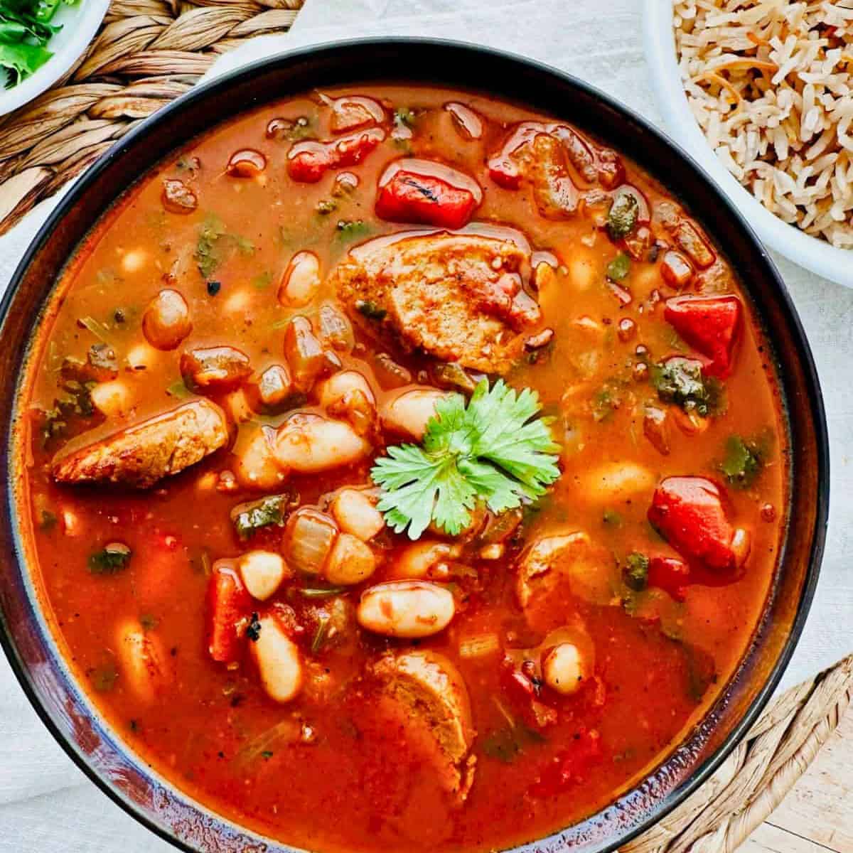 A bowl of white bean fasolia.